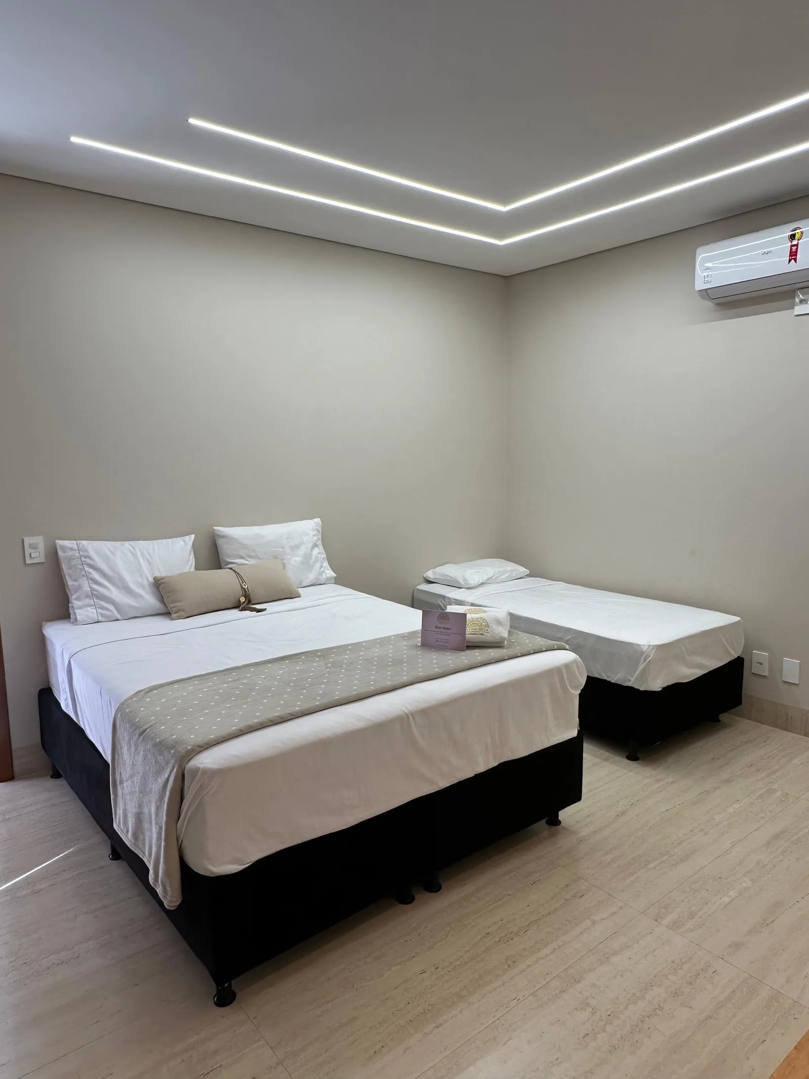Cama de casal da suíte 1, roupa de cama em algodão egípcio